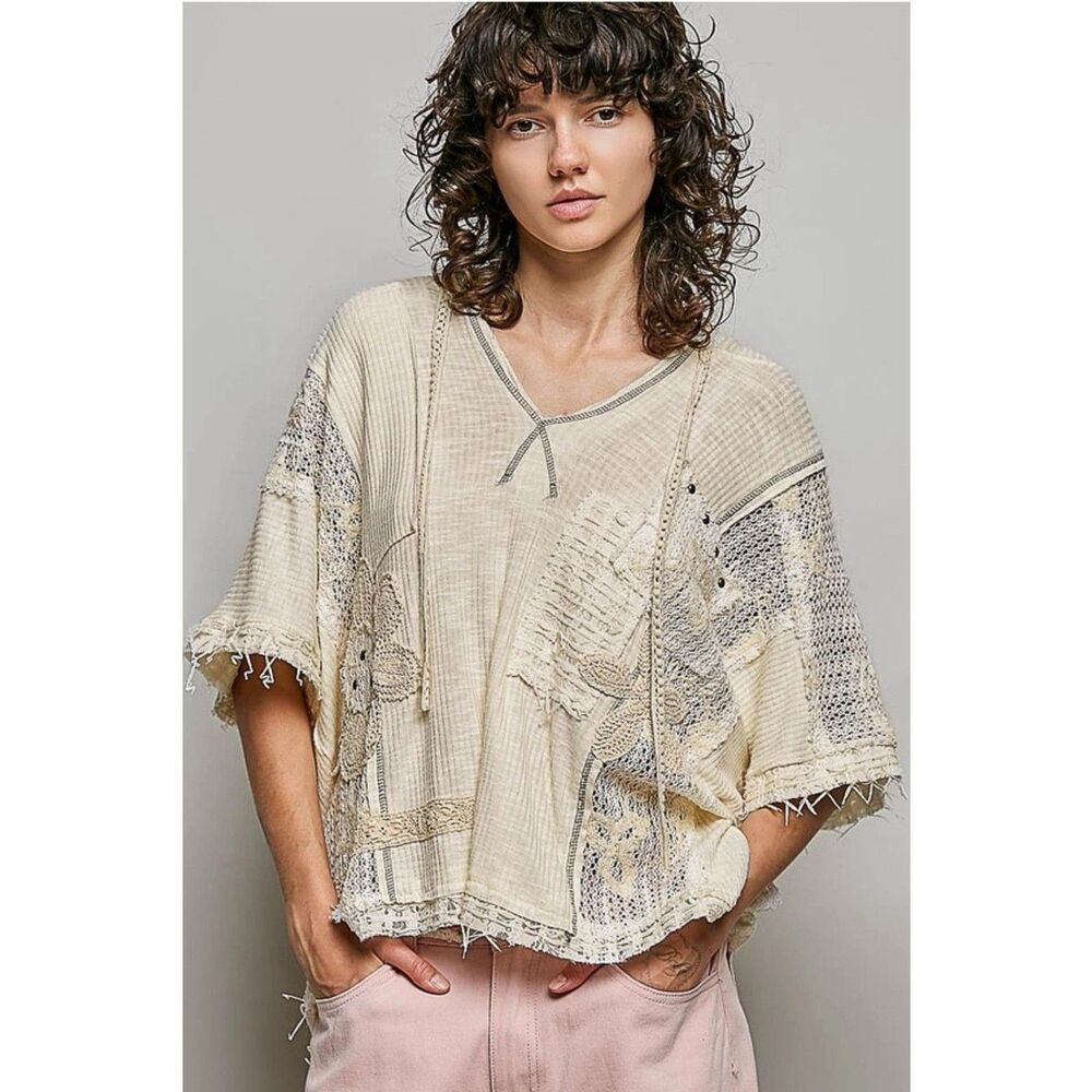 POL V-Neck Short Sleeve Crochet Contrast Hoodie Medium